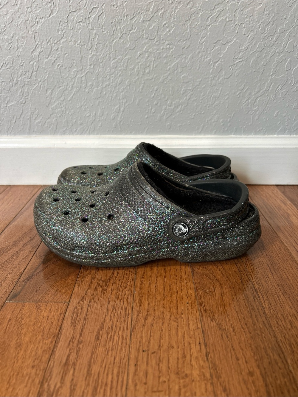 Crocs Classic Clogs Slip On Shoes Glitter Fur Lined Women’s Size 6 Black